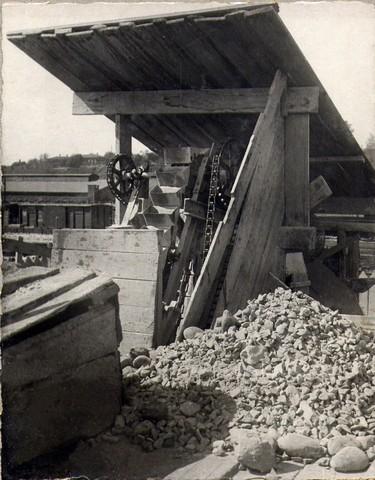 На камнедробильном заводе левого берега. Август 1935г.