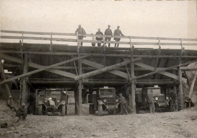 Бункер для загрузки земли в автомашины на «Лисихе». Май 1936г.