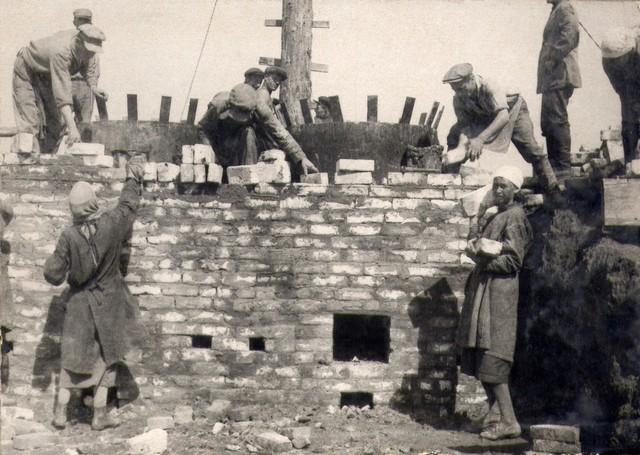Обмуровка котла, приспосабливаемого для пропитки шашки. Июль 1936г.