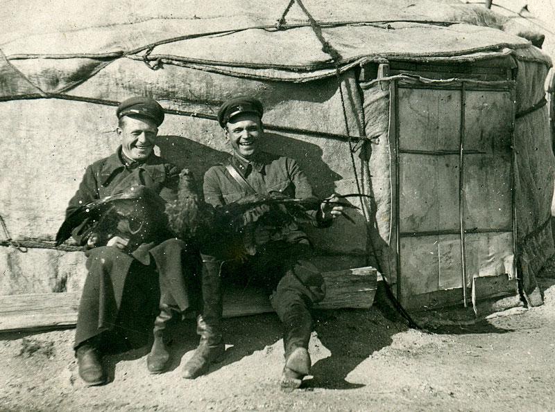 Красноармейцы в военном городке. Монголия, 1938-1939 гг.