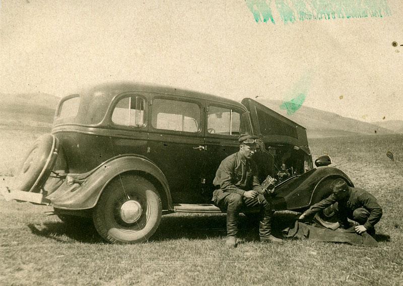 Поломка в степи. Ремонт штабного автомобиля. Монголия
