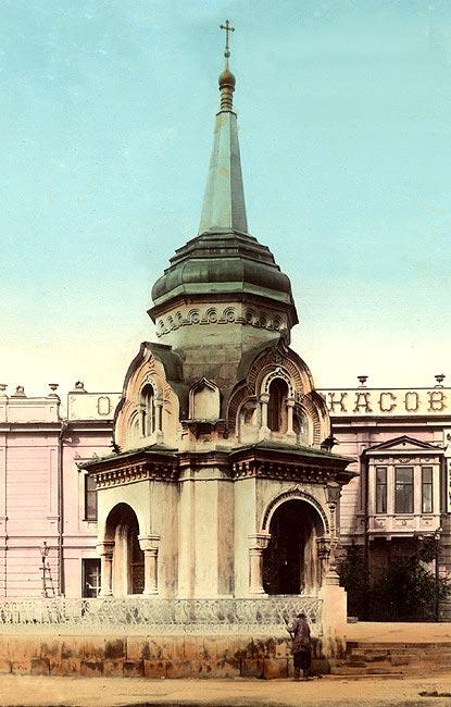 Часовня во имя Христа Спасителя была установлена в 1866-1870. Установлена на добровольные пожертвования жителей Иркутска по проекту петербургского архитектора М. А. Шурупова в память спасения императора Александра II от покушения 4 апреля 1866. Часовня во имя Христа Спасителя находилась на углу Большой и Ивановской улиц, где в советское время устроена площадка с памятником В.И.Ленину. Раскрашенное фото начала ХХ в.