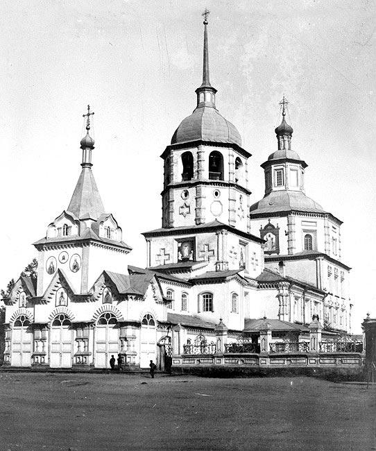 Тихвинская церковь построена в 1754-1759. Строилась Тихвинская церковь на капитал иркутского купца И. С. Бичевина. Современниками признавалась первой в городе по богатству внутреннего убранства. Тихвинская церковь находилась в южной части Тихвинской площади. Церковь была закрыта в 1932 и вскоре разобрана до основания, на её месте разбит сквер перед зданием “Востсибуголь”.