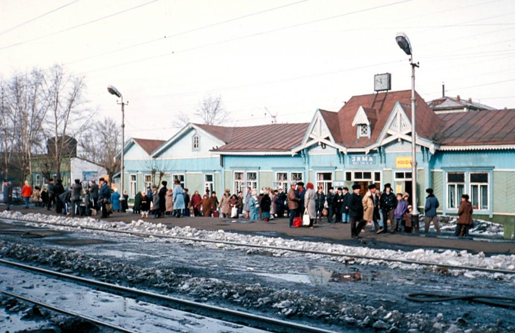 Транссибирская магистраль - 1990 год. В ожидании поезда на станции Зима