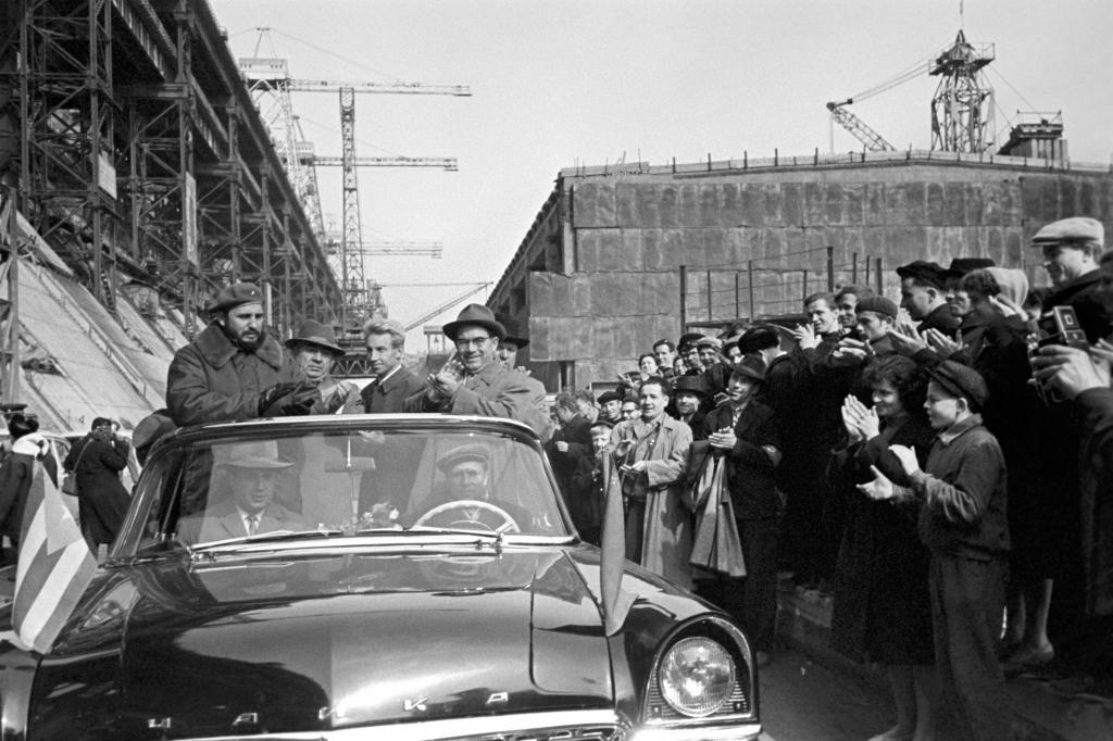 На строительстве Братской ГЭС. Фото Александра Минеева
