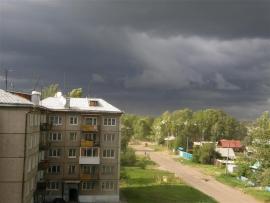 Город Зима, микрорайон "Ангарский". Перед грозой