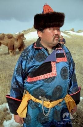 Бурятский мужской костюм. Современное фото