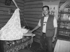 В музее ДК "Россия" можно и люльку покачать