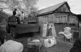 15 сентября - день смерти поселка Слюдянка. Последние жители переезжают в базовый поселок Луговое. Следующий в очереди на ликвидацию - Согдиондон... Скорее всего, в ближайшие несколько лет в Мамско-Чуйском районе останется только один населенный пункт - райцентр Мама. Полный согдиондон!