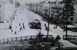 Конец 1950-х гг.  МТВ - 82. Конечная ФЗО. Школа фабрично-заводского обучения. Ул. Олега Кошевого. Трамвайное кольцо-разворот. Сейчас кольца уже нет, его убрали, когда линия была продолжена дальше до Сангородка.