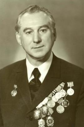 Николай Салацкий носил в теле 35 осколков и пулю, застрявшую в бедре. Врачи боялись взяться за извлечение этих напоминаний о войне