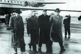 Партийная делегация
в аэропорту Иркутска