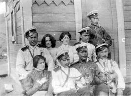По дороге в Акатуй: М. Школьник, Р. Фиалка, М. Спиридонова с конвоем