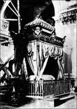 4. Гробница Св. Иннокентия 
Открытка «Изд. Д. П. Ефимова, Москва, 1904 г.»