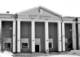 В Черемховском драматическом театре известный на всю страну драматург, автор пьесы "Любовь и голуби" Владимир Гуркин каждое свое произведение ставит сам. Все дело в том, что местный театр - наследник традиций лучших московских театров. И в этом заслуга ссыльных актеров