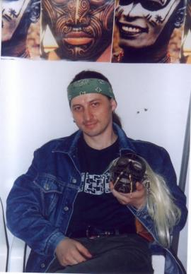 Андрей Манченко представляет салон на выставке «Индустрия красоты» в Сибэкспоцентре.  7 июня 2002 г.