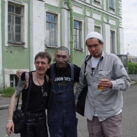 Татуировщики: Виталий Владимирович (Vitaltattoo - Ставрополь), американский тату-мастер ? (Kingdom Tattoos - Нью-Йорк), Евгений Монохонов (Tattoo-Перец - Иркутск). 3-й фестиваль татуировки в С.-Петербурге. 3 июня 2005 г.