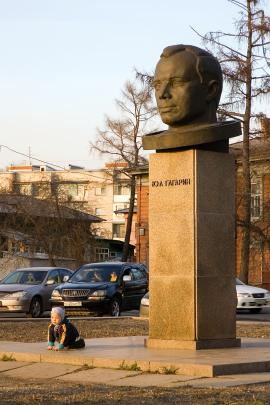 Памятник первому космонавту Ю. Гагарину