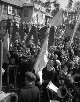 Первая первомайская демонстрация в Братске