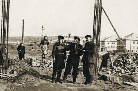 Строительство клуба,
г. Шелехов, 1957