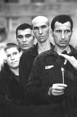 Князев работает на стыке жанров — в портрете обычно присутствует репортаж.