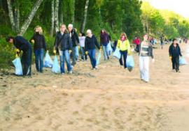 Рис. 5.12. День Байкала – 2008. Очистка берега озера от мусора.