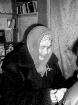 Баба Евдокия, забыв про выборы, жаловалась участковому, что мальчишки ей продали собачатину под видом дикого мяса