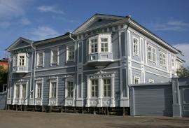 Классицизм в дереве – дом декабриста Волконского.