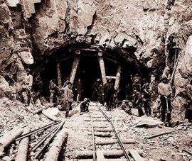 Hand punching Circum-Baikal railway tunnels