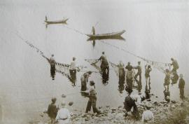 Путина на Байкале. Фото Р. А. Иванова. 1912. Собрание ИОКМ. За эту фотографию автор получил награду на Венгерской международной фотографической выставке