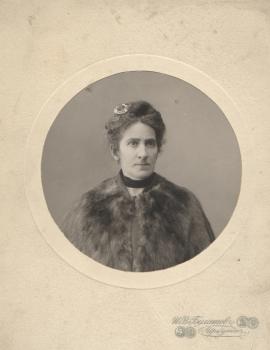 Файвусова  Р.Я. в возрасте 40 лет. 1907 г. Иркутск. Фото И.В. Булатова. Из семейного архива Е.Г. Можаевой