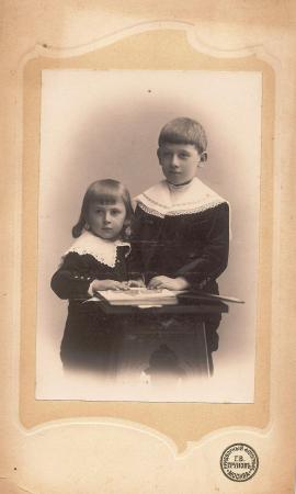 Мильнеры-братья Анатолий и Евгений. 1908. Москва. Придворный ф-ф Г.В. Трунов