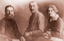 Харбин. Дед и родители. 40-е гг. ХХ в.Фото В. П. Абламского. Копия. Собрание автора