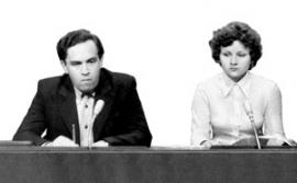 1978 год. Эта фотография сделана за несколько минут до начала прямого эфира передачи "Приангарье". На ней Лилия Шарыпова вместе со своим многолетним соведущим выпусков областных новостей Анатолием Лобзиновым