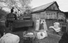 Жители Слюдянки переезжают в Луговской, оставляя дома и огороды