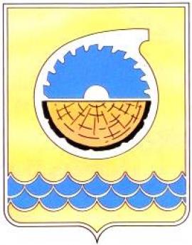 Прежний герб Бирюсинска был утверждён 3 февраля 1977 исполкомом городского Совета народных депутатов (решение №17). В золотом щите изображены светло-зеленая реторта, внутри неё - срез дерева и циркулярная пила. В нижней части щита проходит пояс из синих чешуек.  Дерево и пила напоминают о деревообрабатывающем комбинате. Реторта - о гидролизном заводе объединения "Иркутскгидролизпром". Cиние чешуйки обозначают реку Бирюсу.
