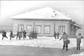 Невон. Школа. Фото Э. Брюханенко. 1964 г.