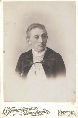  Домбровская Фейга Леонтьевна. 1906.  Иркутск. С.Петербургская ф-я. Из семейного архива Домбровских