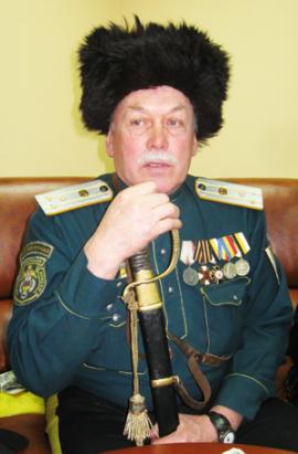 Шашка, которую носит Владимир Шубин, в начале века принадлежала неизвестному Александру Филаретовичу