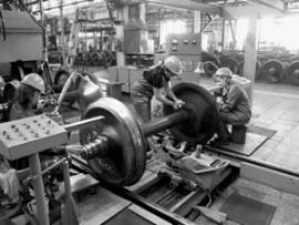 В вагоноремонтном депо отлаженная работа, строгая дисциплина и приличные заработки.