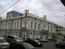 Дом Домбровских на углу К.Маркса (ранее Большая) и Фурье (ранее Котельниковская). Фото  Домбровских, 2011 