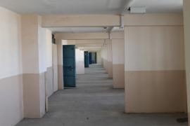 К девяностым катакомбы «дома-корабля», его огромные коридоры, которые так и не превратились в рекреации, стали зоной опасности. Фото С. Михеевой