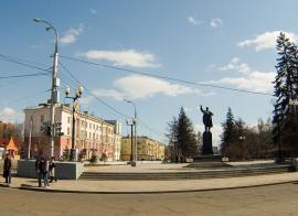 Памятник В.И. Ленину на улице К. Маркса в Иркутске 